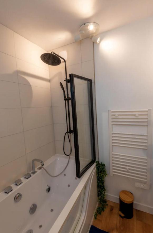 Balneo & Sauna, Sejour Detente Aux Teinturiers - Metro Charpennes - Garage Villeurbanne Esterno foto